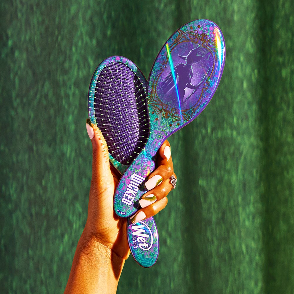 WET BRUSH WICKED ELPHABA DETANGLING KIT Hover Image