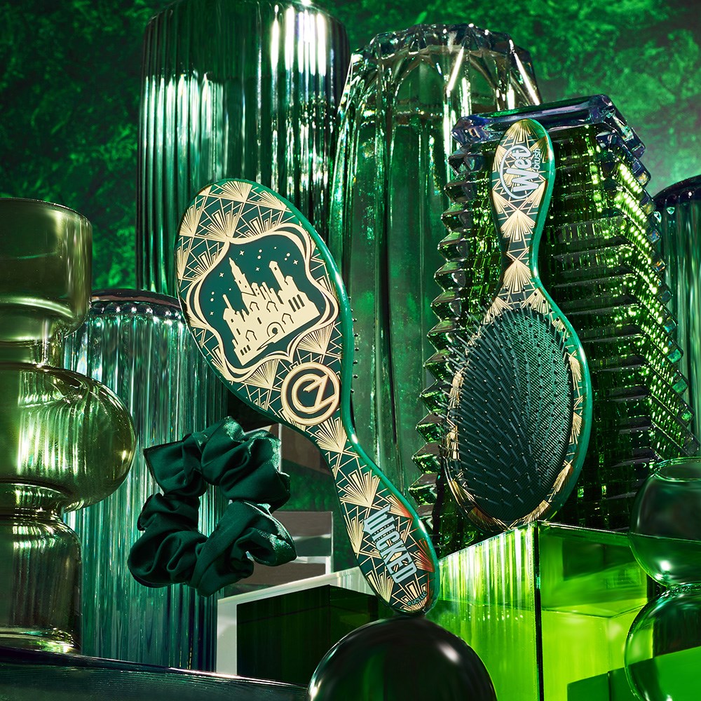 WET BRUSH WICKED EMERALD CITY DETANGLING KIT Hover Image